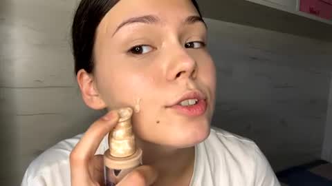 Snapshot of jodeesolarz chatting on July 26, 11:06 am Mila online show from July 26, 11:06 am