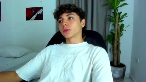 Snapshot of joe23___ chatting on December 23, 10:57 am Joe online show from December 23, 10:57 am