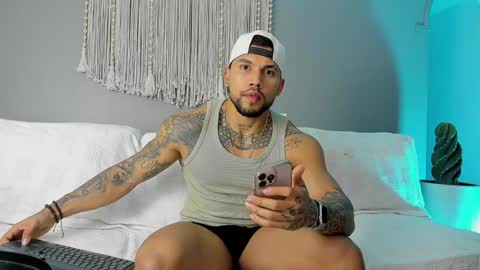 Snapshot of joe_esthetic chatting on December 15, 12:07 am joe_esthetic online show from December 15, 12:07 am