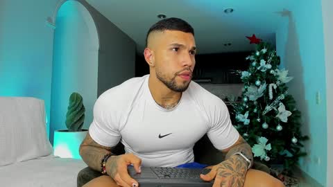 Snapshot of joe_esthetic chatting on December 20, 11:47 pm joe_esthetic online show from December 20, 11:47 pm