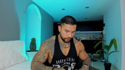 Snapshot of joe_esthetic chatting on January 15, 1:45 am joe_esthetic online show from January 15, 1:45 am