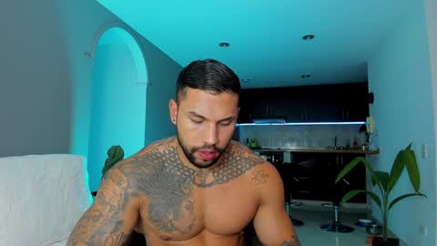 Snapshot of joe_esthetic chatting on January 15, 11:40 pm joe_esthetic online show from January 15, 11:40 pm