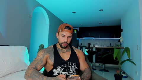 Snapshot of joe_esthetic chatting on January 20, 11:43 pm joe_esthetic online show from January 20, 11:43 pm