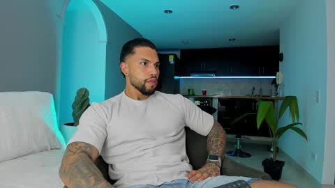 Snapshot of joe_esthetic chatting on January 24, 11:34 pm joe_esthetic online show from January 24, 11:34 pm