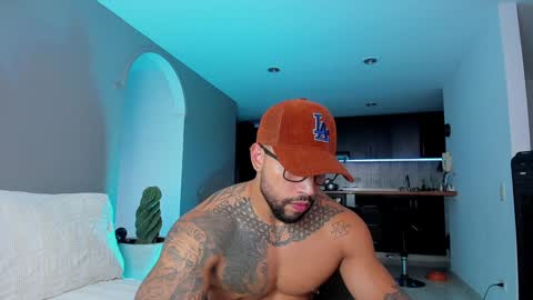 Snapshot of joe_esthetic chatting on January 28, 10:56 pm joe_esthetic online show from January 28, 10:56 pm