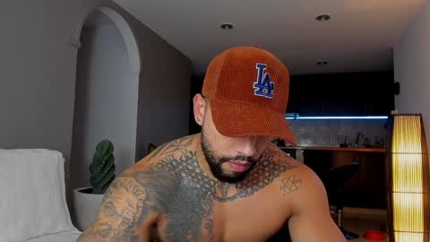 Snapshot of joe_esthetic chatting on February 3, 11:47 pm joe_esthetic online show from February 3, 11:47 pm