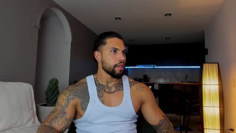 Snapshot of joe_esthetic chatting on February 4, 11:27 pm joe_esthetic online show from February 4, 11:27 pm