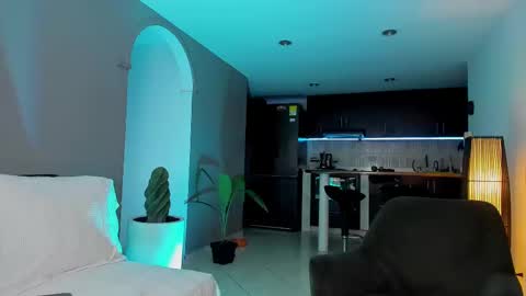 Snapshot of joe_esthetic chatting on February 10, 10:40 pm joe_esthetic online show from February 10, 10:40 pm