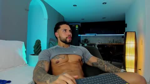 Snapshot of joe_esthetic chatting on February 11, 1:41 am joe_esthetic online show from February 11, 1:41 am