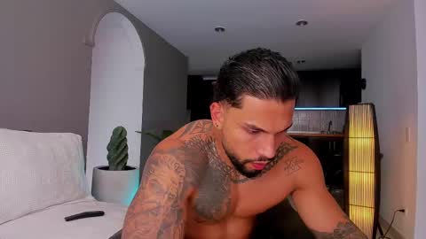 Snapshot of joe_esthetic chatting on February 15, 10:10 pm joe_esthetic online show from February 15, 10:10 pm