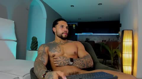 Snapshot of joe_esthetic chatting on February 25, 1:41 am joe_esthetic online show from February 25, 1:41 am