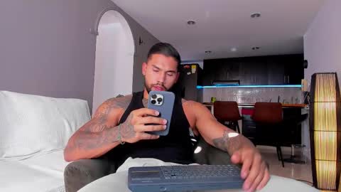 Snapshot of joe_esthetic chatting on September 9, 8:30 pm joe_esthetic online show from September 9, 8:30 pm