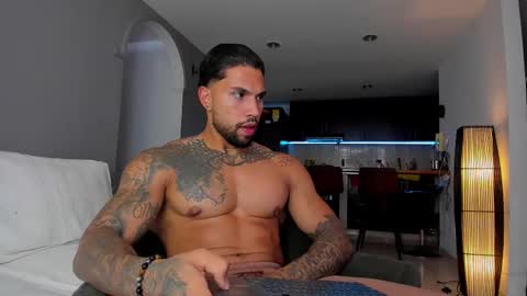 Snapshot of joe_esthetic chatting on October 11, 7:45 pm joe_esthetic online show from October 11, 7:45 pm