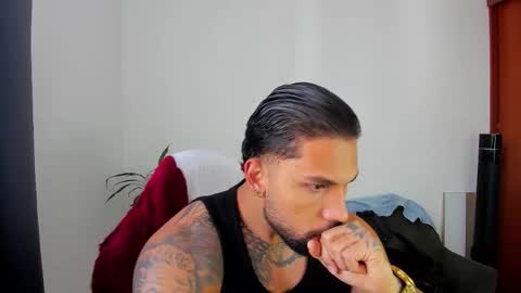 Snapshot of joe_esthetic chatting on October 15, 12:27 pm joe_esthetic online show from October 15, 12:27 pm