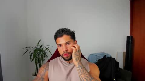 Snapshot of joe_esthetic chatting on October 17, 7:27 pm joe_esthetic online show from October 17, 7:27 pm