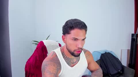 Snapshot of joe_esthetic chatting on October 23, 12:15 pm joe_esthetic online show from October 23, 12:15 pm