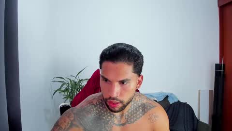 Snapshot of joe_esthetic chatting on October 28, 10:23 pm joe_esthetic online show from October 28, 10:23 pm