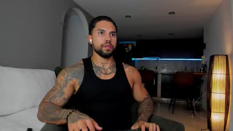 Snapshot of joe_esthetic chatting on November 18, 8:35 pm joe_esthetic online show from November 18, 8:35 pm