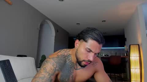 Snapshot of joe_esthetic chatting on December 3, 1:57 am joe_esthetic online show from December 3, 1:57 am