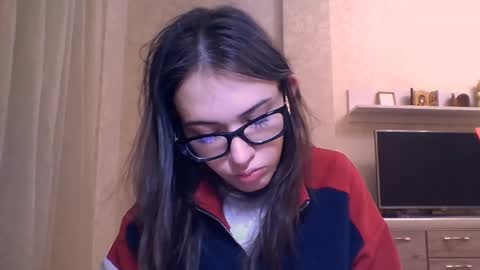 Jennifer online show from November 12, 6:19 pm