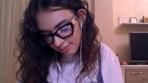 Jennifer online show from November 18, 5:17 pm