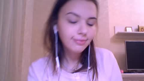 Jennifer online show from December 18, 6:03 pm