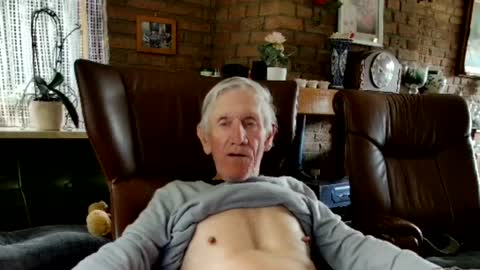 Snapshot of johan7_heet chatting on June 15, 3:47 pm johan7 heet online show from June 15, 3:47 pm