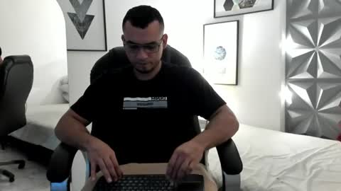 Snapshot of johan_miller1 chatting on June 20, 8:17 am johan online show from June 20, 8:17 am