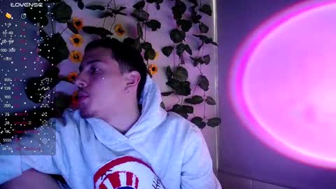 Snapshot of johan_parker222 chatting on September 21, 10:22 pm johan_parker222 online show from September 21, 10:22 pm