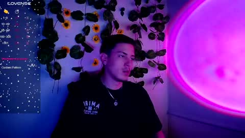 Snapshot of johan_parker222 chatting on September 25, 11:19 pm johan_parker222 online show from September 25, 11:19 pm