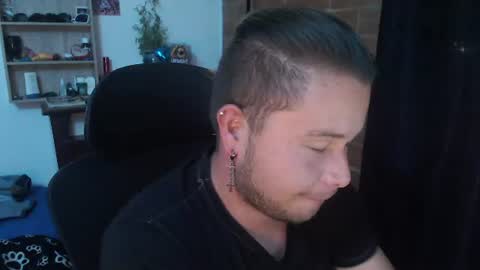Snapshot of johanleonsweetboy chatting on June 15, 11:29 pm JOHAN independient model online show from June 15, 11:29 pm