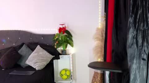 Snapshot of john_and_louis chatting on June 20, 12:08 pm John online show from June 20, 12:08 pm