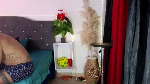 Snapshot of john_and_louis chatting on June 27, 12:10 pm John online show from June 27, 12:10 pm