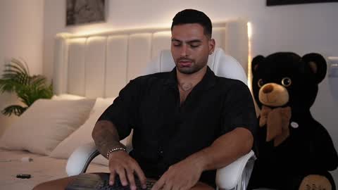 Snapshot of john_king29 chatting on December 9, 10:52 pm john online show from December 9, 10:52 pm