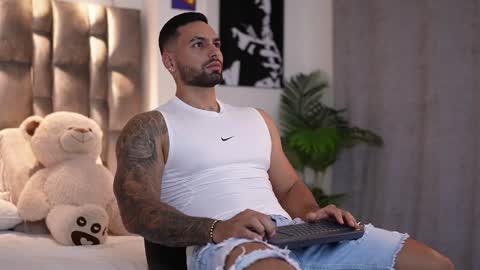 Snapshot of john_king29 chatting on December 28, 12:04 am john online show from December 28, 12:04 am