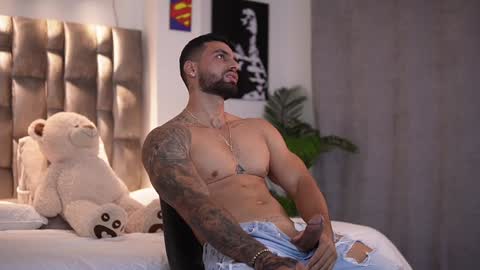 Snapshot of john_king29 chatting on January 6, 11:52 pm john online show from January 6, 11:52 pm