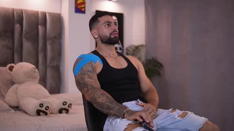 Snapshot of john_king29 chatting on February 11, 1:10 am john online show from February 11, 1:10 am