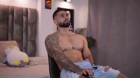 Snapshot of john_king29 chatting on February 20, 12:19 am john online show from February 20, 12:19 am