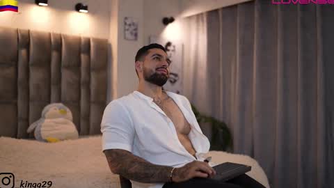 Snapshot of john_king29 chatting on November 15, 1:14 am john online show from November 15, 1:14 am