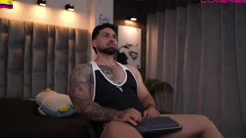 Snapshot of john_king29 chatting on June 6, 11:37 am john online show from June 6, 11:37 am