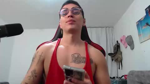 Snapshot of john_s117 chatting on May 25, 11:22 pm JOHN online show from May 25, 11:22 pm
