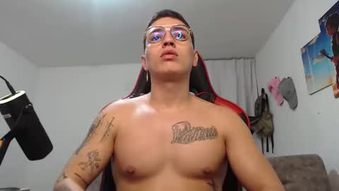 Snapshot of john_s117 chatting on June 2, 8:22 pm JOHN online show from June 2, 8:22 pm