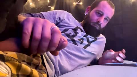 johnboii813 online show from December 8, 12:19 pm