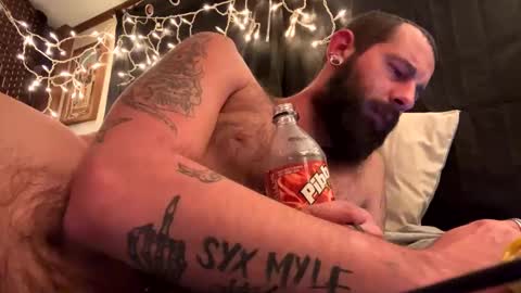 johnboii813 online show from December 9, 7:39 am