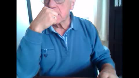 Snapshot of johnjohn6226623 chatting on October 6, 9:40 am johnjohn6226 online show from October 6, 9:40 am