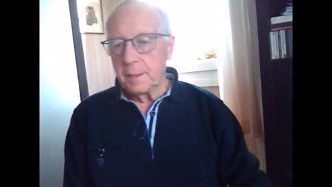 Snapshot of johnjohn6226623 chatting on October 30, 9:00 am johnjohn6226 online show from October 30, 9:00 am