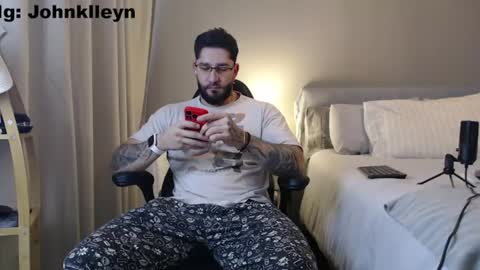 Snapshot of johnklleyn chatting on July 6, 8:22 pm john online show from July 6, 8:22 pm
