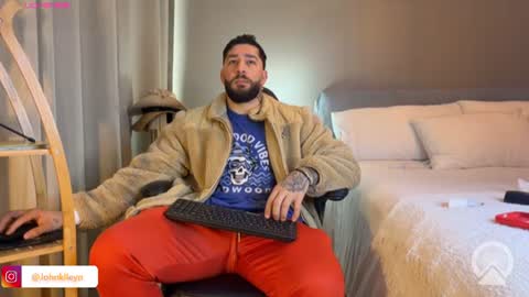 Snapshot of johnklleyn chatting on August 3, 6:33 pm john online show from August 3, 6:33 pm
