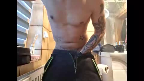 Snapshot of johnlong25cm chatting on December 26, 8:28 am johnlong25cm online show from December 26, 8:28 am