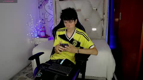 johnny_cagee online show from April 24, 4:04 am